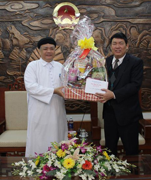 Dignitaries of Caodaism and Minh Su religion extend Tet greetings to Government Religious Committee 